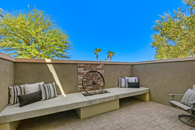 Building Photo - 52155 Desert Spoon Ct