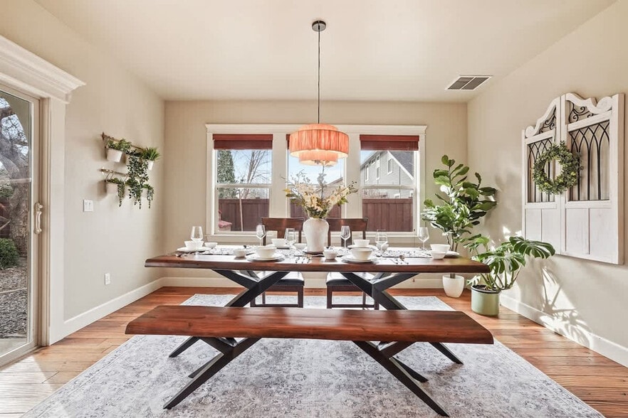 Building Photo - 611 E San Pedro St