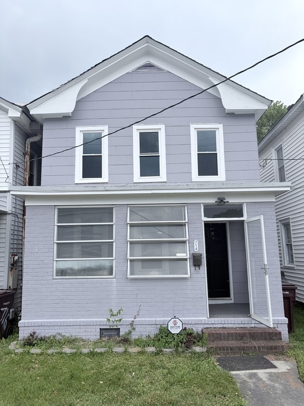 Building Photo - 714 B St