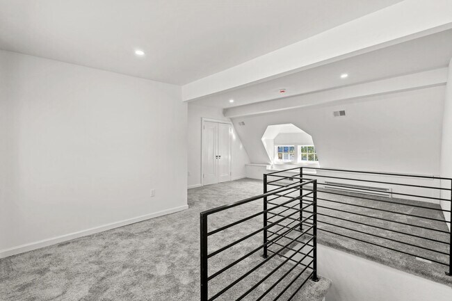 Building Photo - 2814 Bellevue Terrace NW