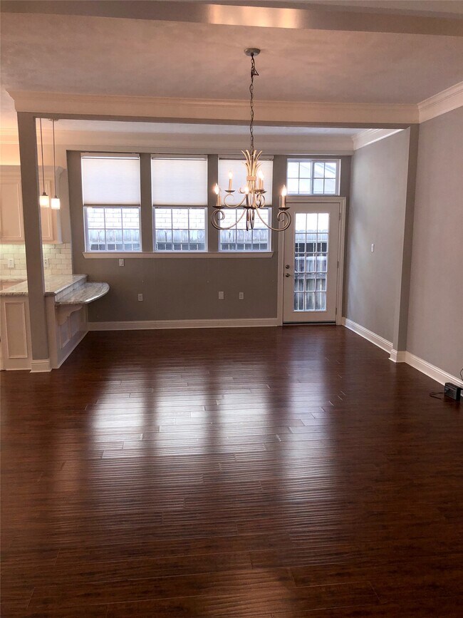 Building Photo - 10310 Chevy Chase Dr