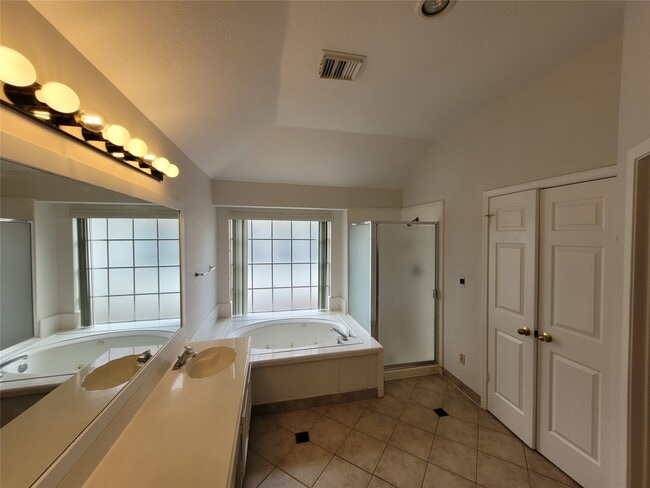 Building Photo - 17403 Canyon Knoll Dr