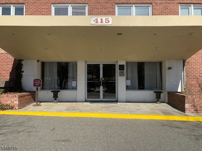 Building Photo - 415 Claremont Ave