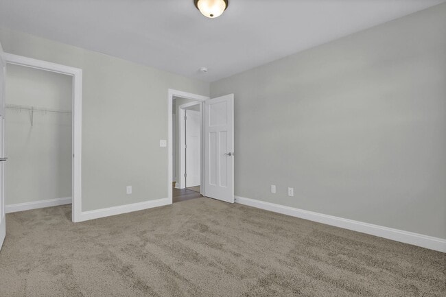 Building Photo - 4 bedroom, 3.5 bath Hampstead home in Sanc...