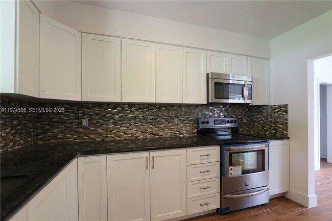 Building Photo - 2436 SW 19th Ave