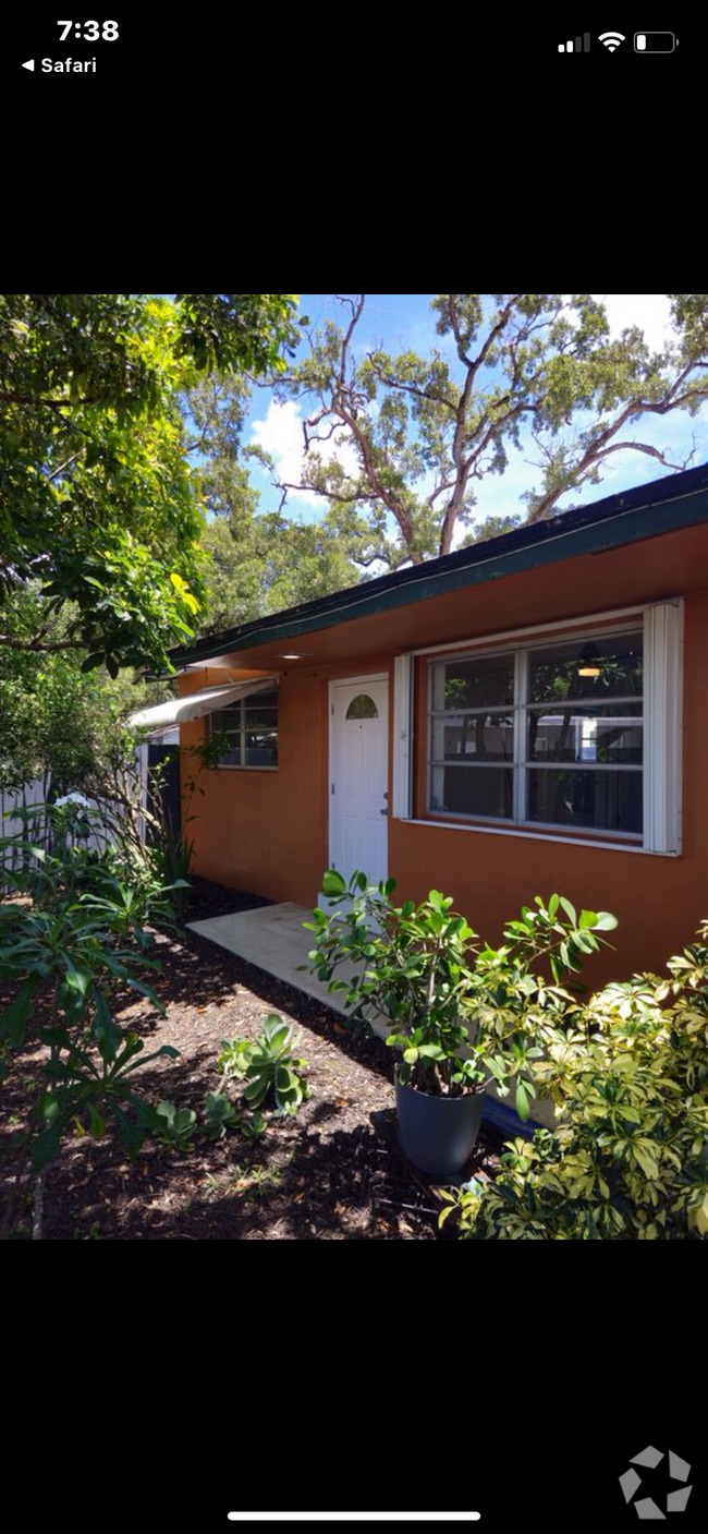 Building Photo - 4920 SW 28th Ter