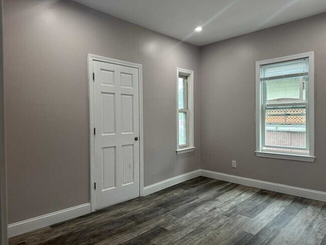 Building Photo - 205 Bussey St
