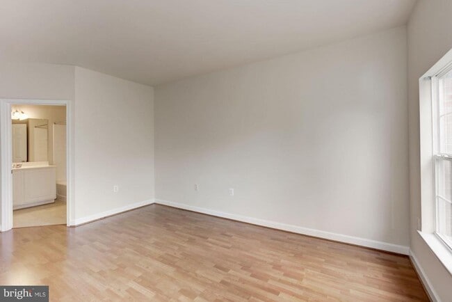 Building Photo - 42514 Mayflower Terrace