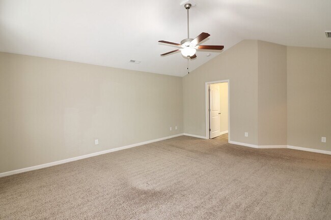 Building Photo - Spacious 4-Bedroom Home with Fireplace in Fayetteville, NC - A Must-See Rental Property!