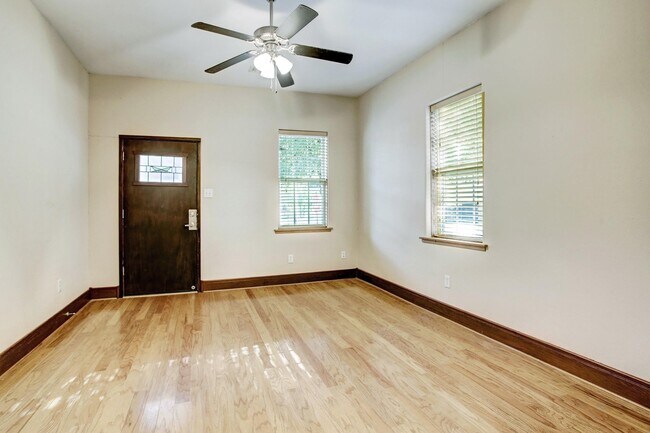 Building Photo - 5250 Eigel St