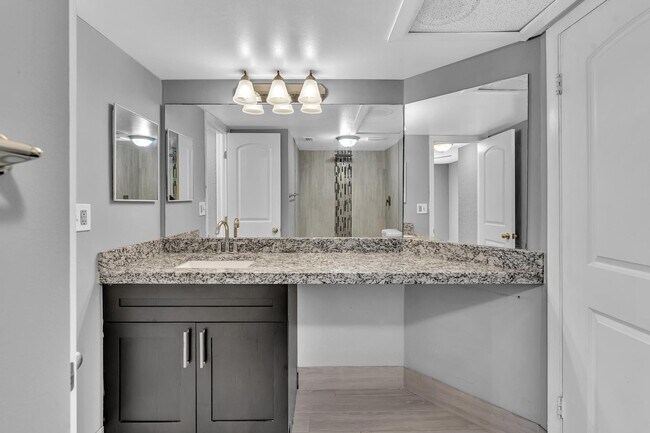 Building Photo - 2803 N Oakland Forest Dr