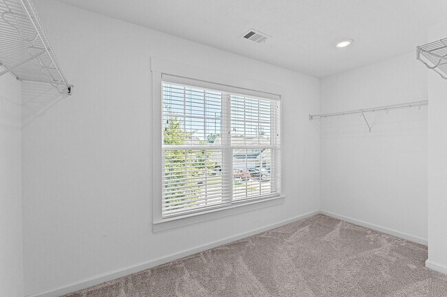 Building Photo - 582 Bunchgrass St