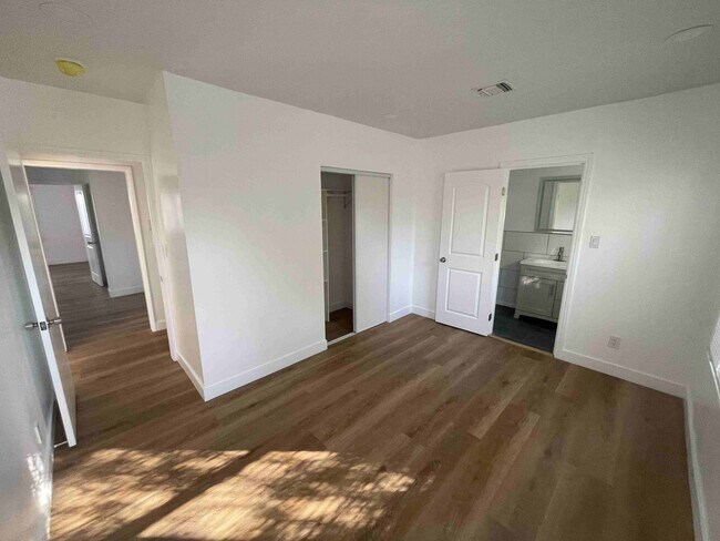 Building Photo - COMPLETELY REMODELED HOME IN QUIET AREA!