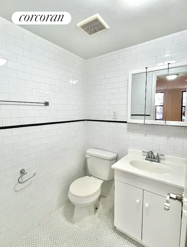 Building Photo - 239 Henry St