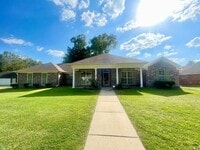Building Photo - 311 Longleaf Dr