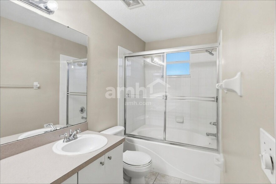 Building Photo - 24540 Laurel Ridge Dr