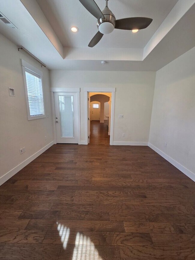 Building Photo - 479 E Hersey St
