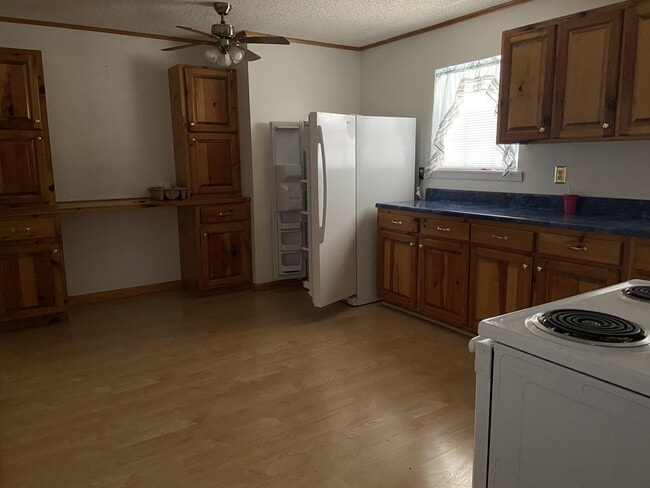 Building Photo - 18601 Honeysuckle Ln