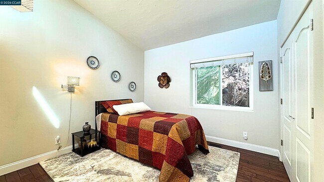 Building Photo - 44 Pulido Ct