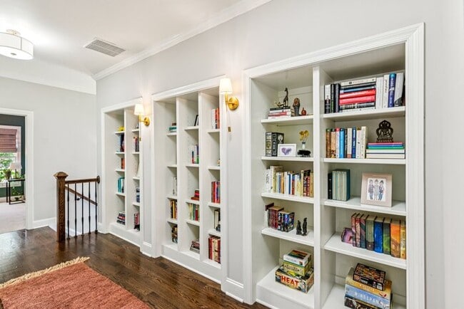 Building Photo - 1093 Country Ln NE