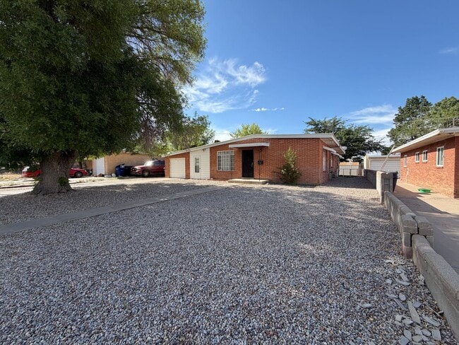 Building Photo - 3 Bedroom Single Story Available Near Comanche Rd NE & San Mateo Blvd NE!