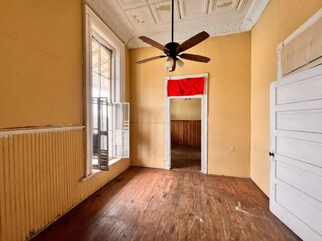 Building Photo - 518 Davis Ave