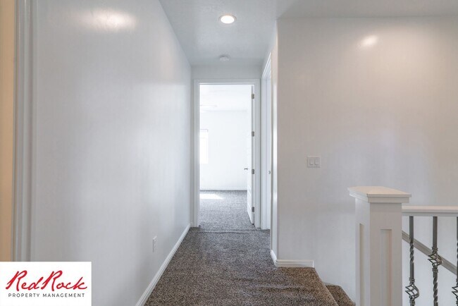 Building Photo - Welcoming 3 Bedroom Townhome in Charming Ivins City