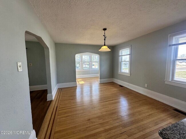 Building Photo - 4 Spring St