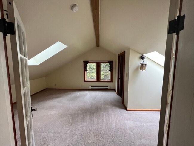 Building Photo - Herrera / Farrow (741 Ellwood Drive)