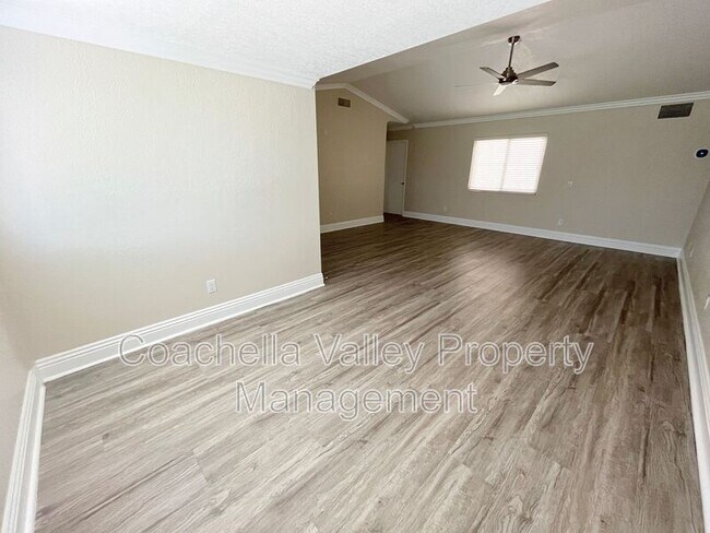 Building Photo - 41469 Woodhaven Dr W