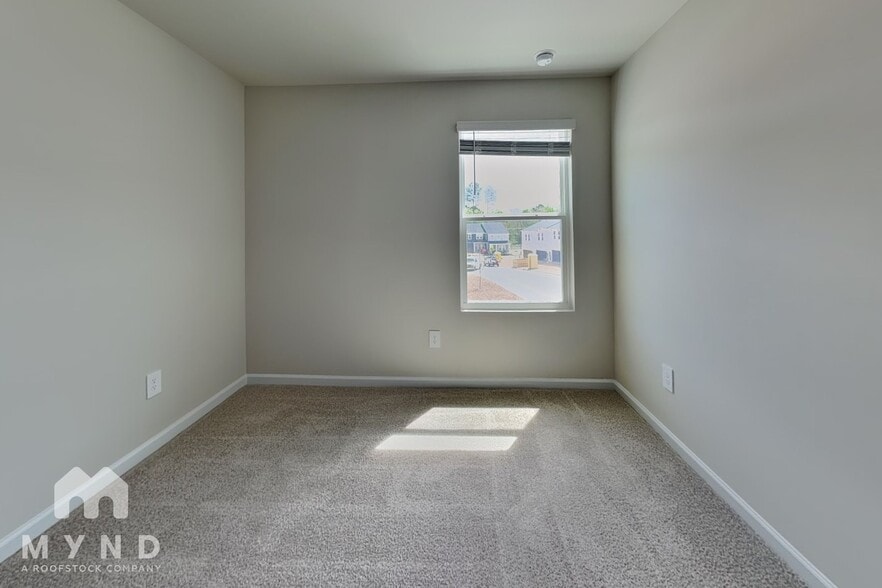 Building Photo - 3512 Rosebush Dr