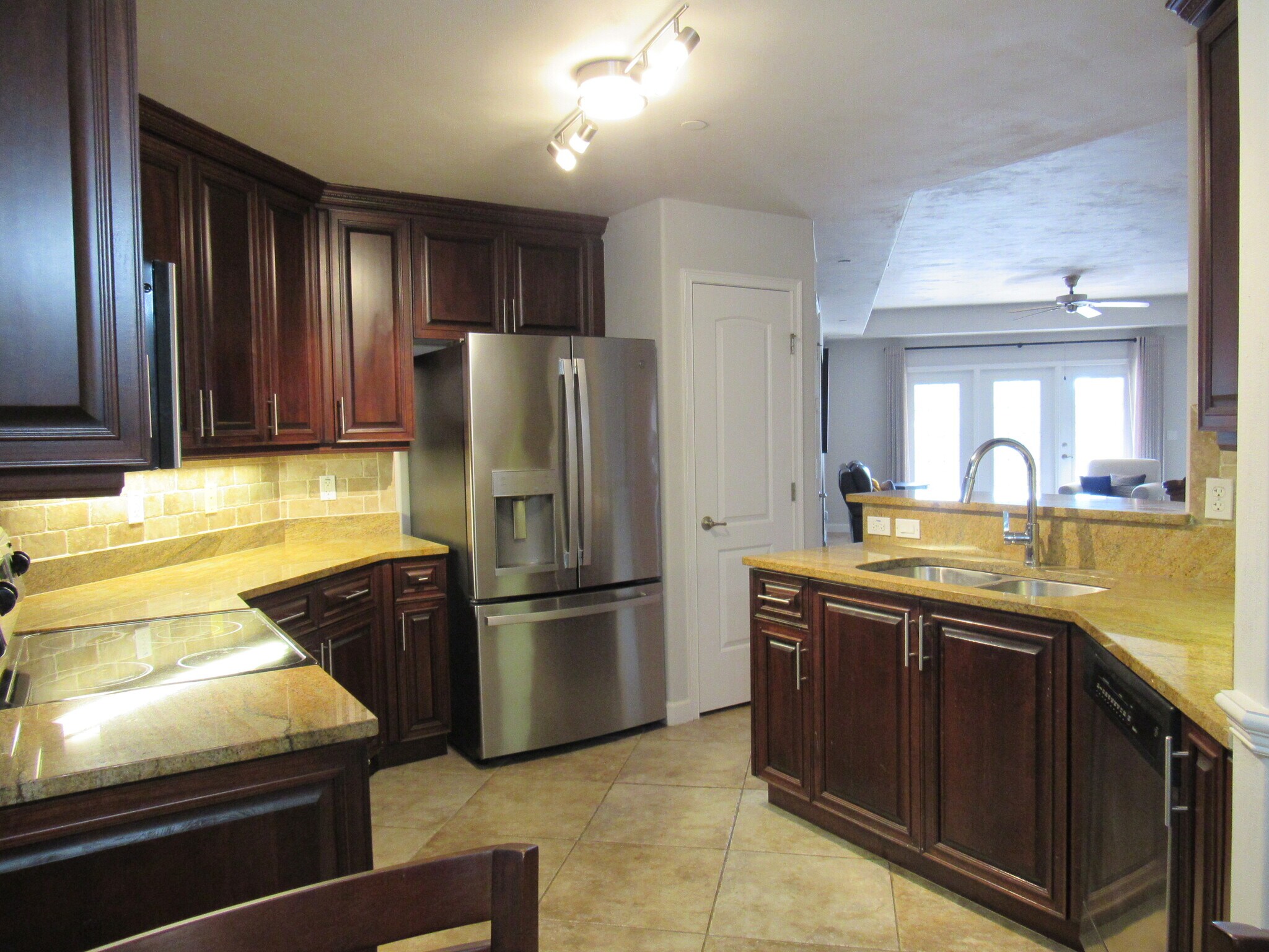 Kitchen - 424 Luna Bella Ln