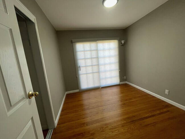 Building Photo - Spacious house with Skylights, Hardwood floors, Family room and Gardener