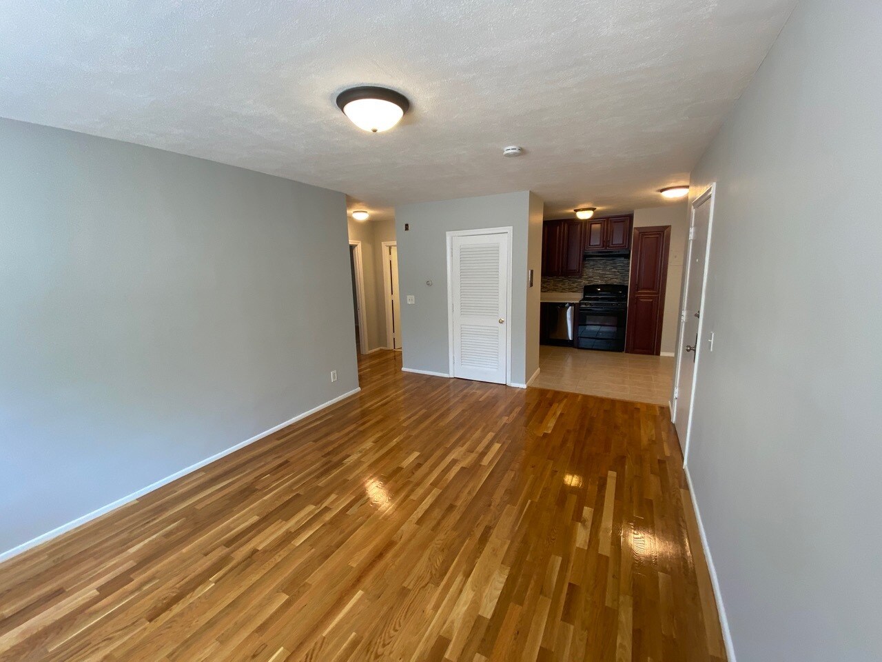 Building Photo - 20 Dix St