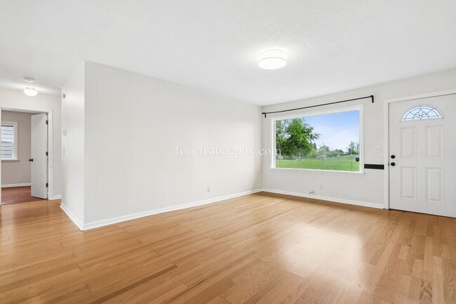 Building Photo - Updated NE Portland Home w/Fenced Yard and Upgrades!