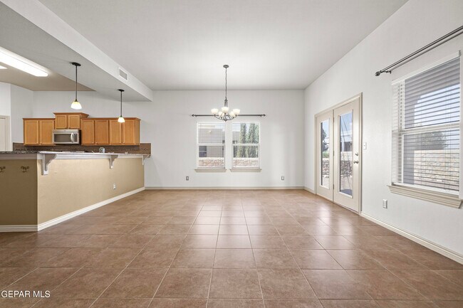 Building Photo - 5729 Valley Oak Dr