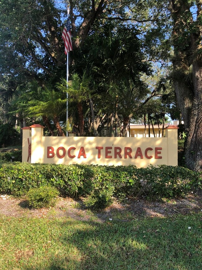 Building Photo - 866 SW 9th Street Cir