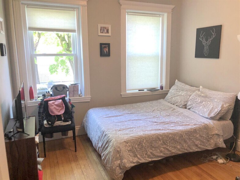 Building Photo - 90 Kirkland St