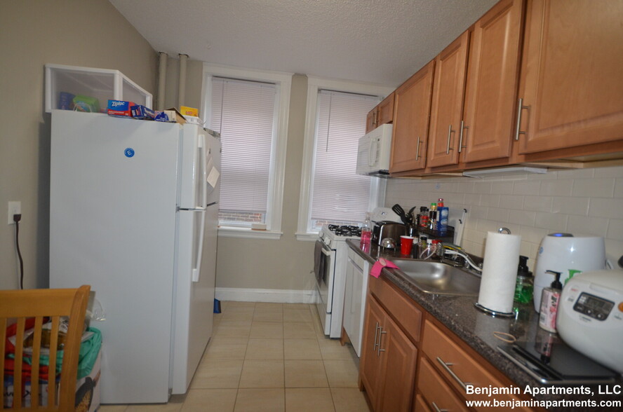 Primary Photo - 11 Barrows St