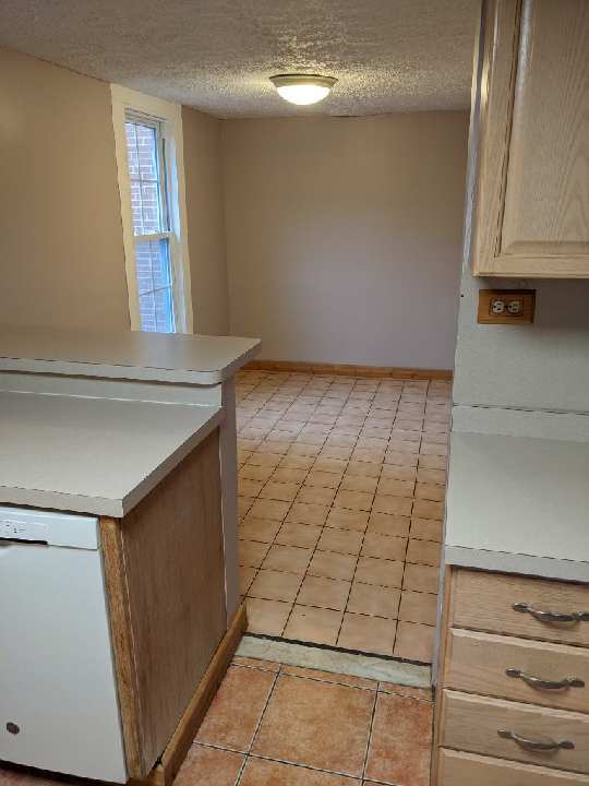 Building Photo - 6 Hughes Pl