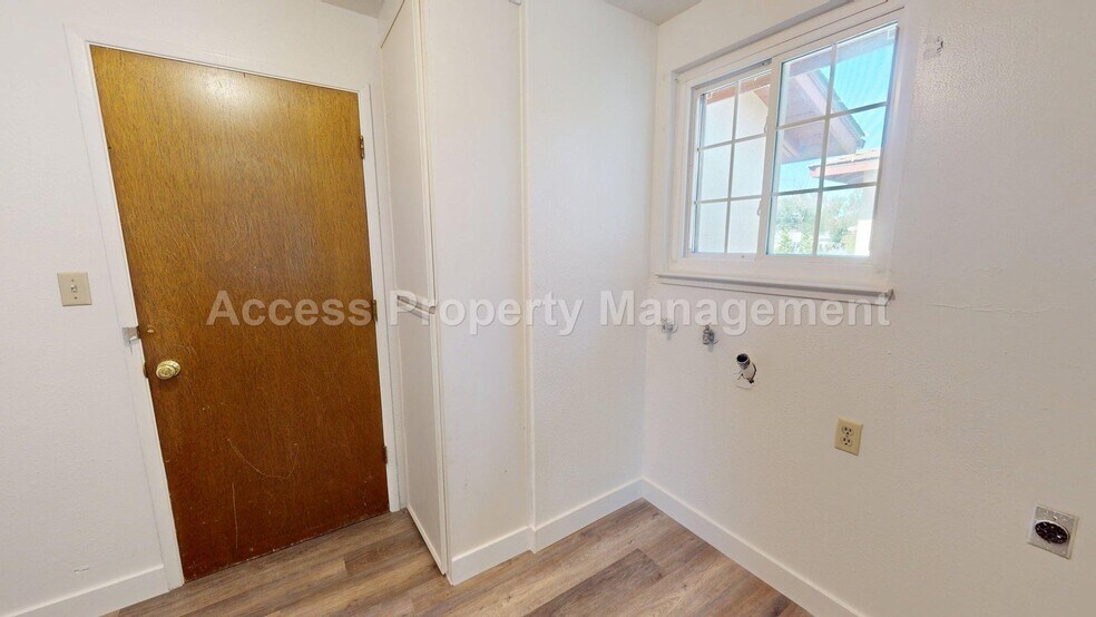 Building Photo - 1441 Montclair Dr