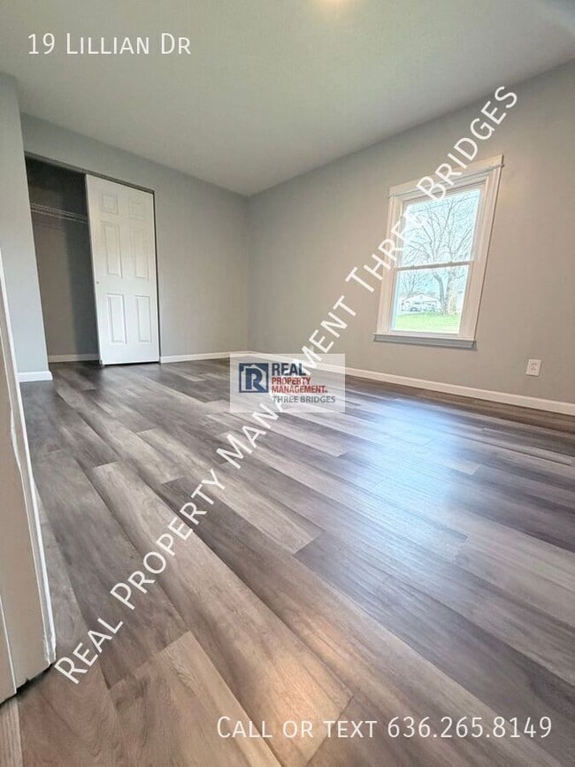 Building Photo - 19 Lillian Dr