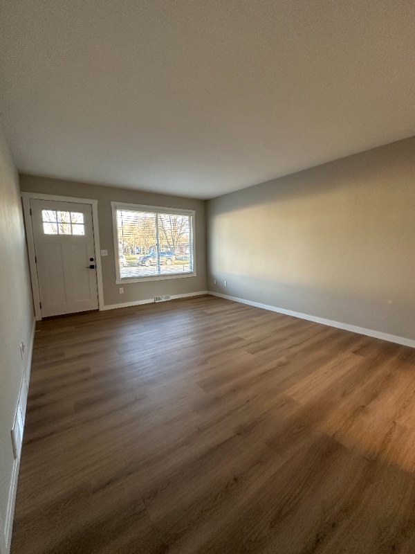 Building Photo - 605 N Grove St