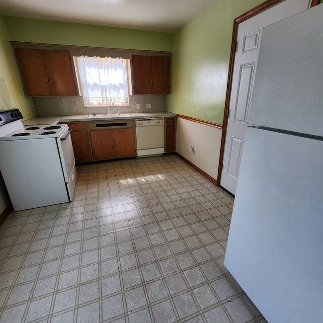 Building Photo - 3611 Douglas Rd