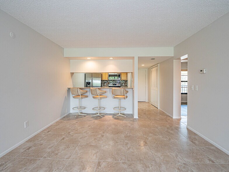 Building Photo - 28 Plantation Dr