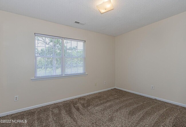 Building Photo - Welcome to Hunter's Creek!