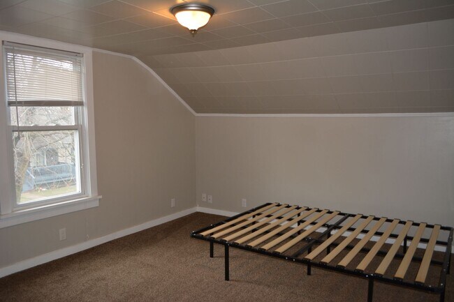 Building Photo - 3 Bed 1 Bath Downtown St. Joseph