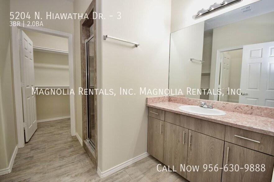 Building Photo - 5204 N Hiawatha Dr