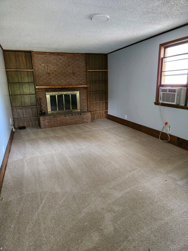 Building Photo - 820 E Steele Rd