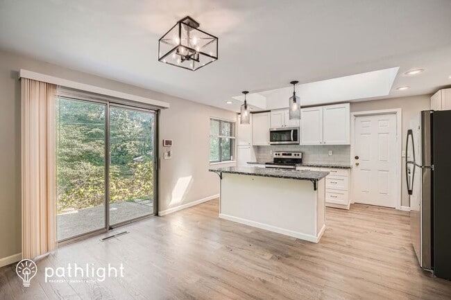 Building Photo - 8201 Woodbourne Dr SW